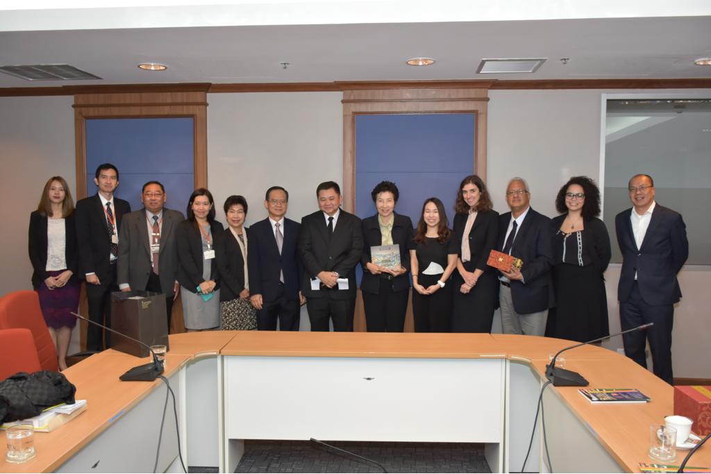 Na foto, representantes da delegação brasileira com Ministério Público de Relações Exteriores da Tailândia
