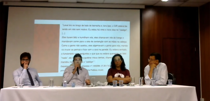 Na foto, está a mesa de debate da audiência pública composta por quatro pessoas. Foto: Reprodução | Ouvidoria Geral da Defensoria Pública de São Paulo